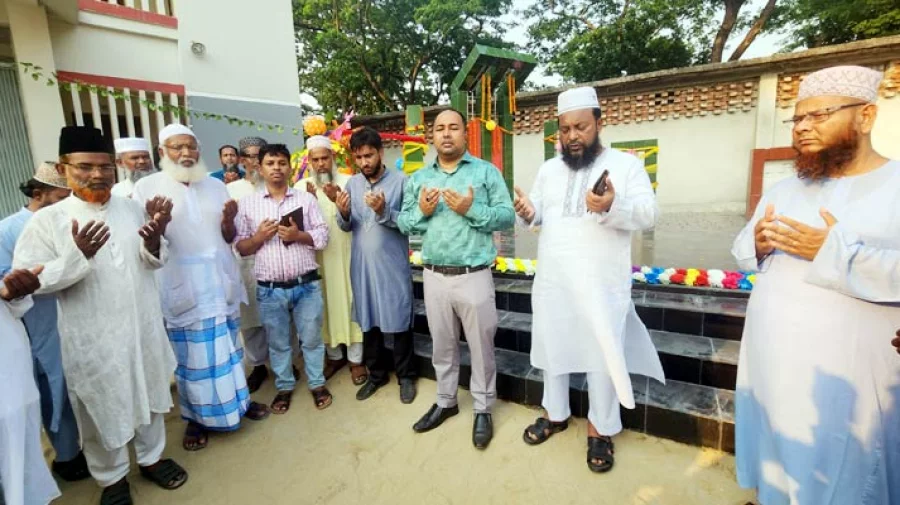ব্রাহ্মণবাড়িয়ায় প্রথমবার মাদ্রাসায় স্থাপিত হলো শহীদ মিনার