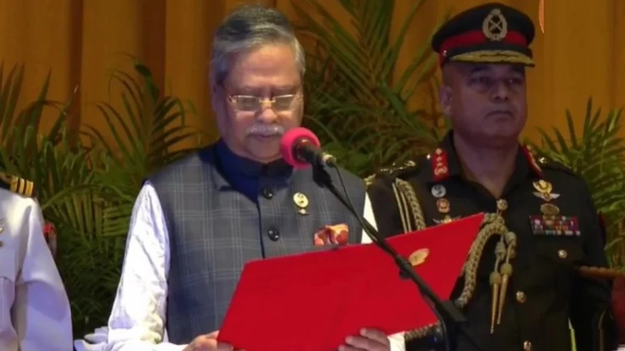 রাষ্ট্রপতি হিসেবে শপথ নিচ্ছেন মো. সাহাবুদ্দিন। ছবি: সংগৃহীত